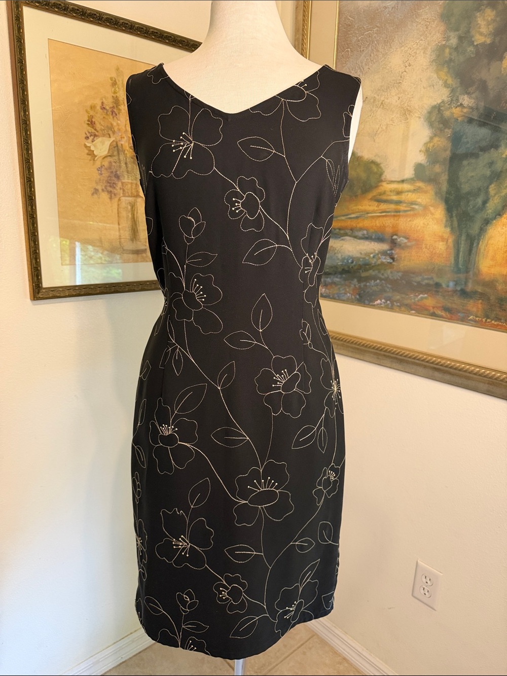 LOFT Dress - Sleeveless Black Sheath Dress w/Floral Embroidery Size 10